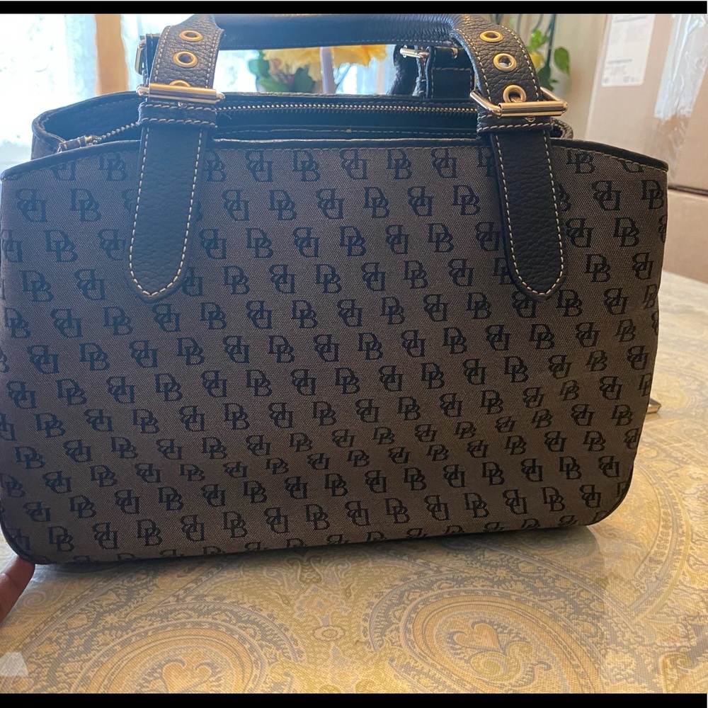 Dooney & Bourke